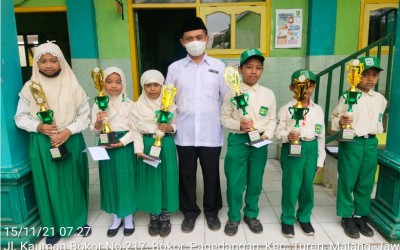 PENYERAHAN PIALA   SISWA/I  MI AN-NUR DI SELEKSI  PORSENI KECAMATAN TUREN